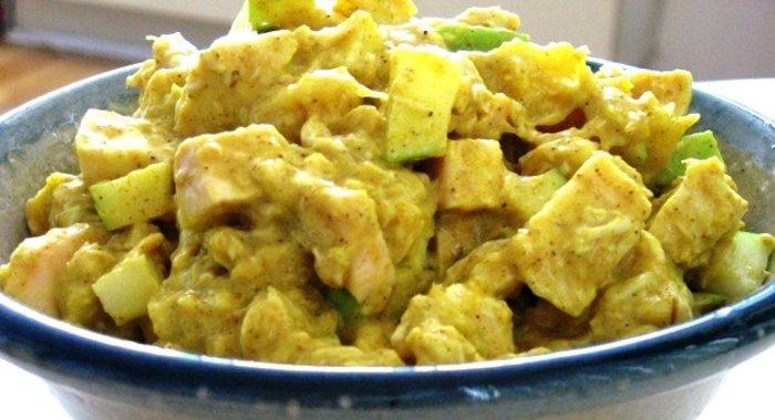 Куриный салат с манго