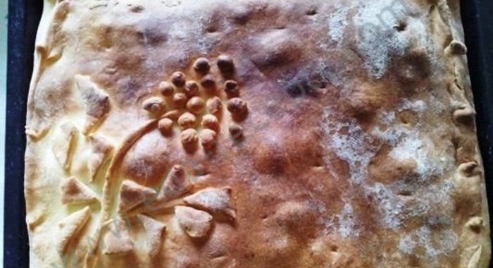 Дрожжевой пирог с мясом и рисом