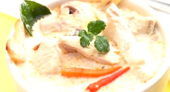 Тайский суп из галангала с курицей (Том кха гай)