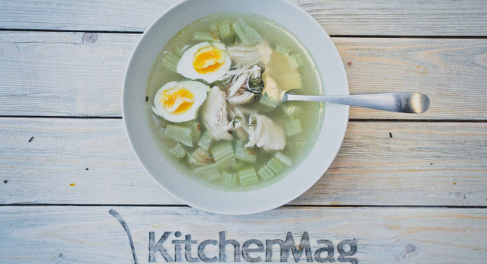 Легкий куриный бульон против похмелья