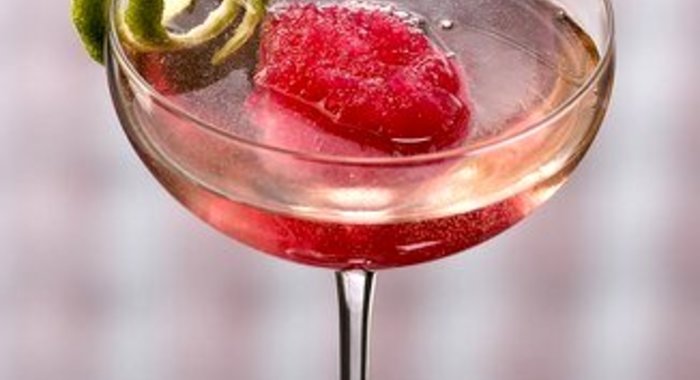Малиновый и лимонный шербет в шампанском