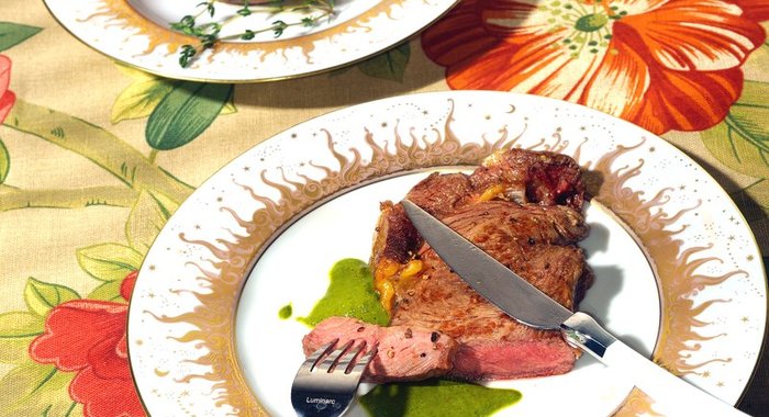 Рибай с бататом и соусом чимичурри