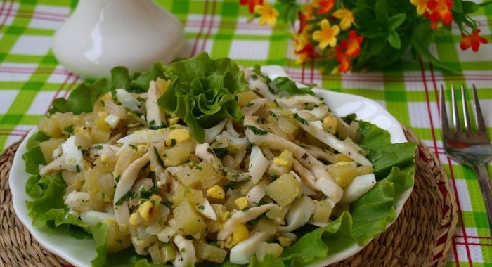 Картофельный салат с кальмарами