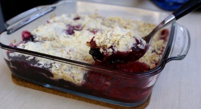 Ягодный крамбл