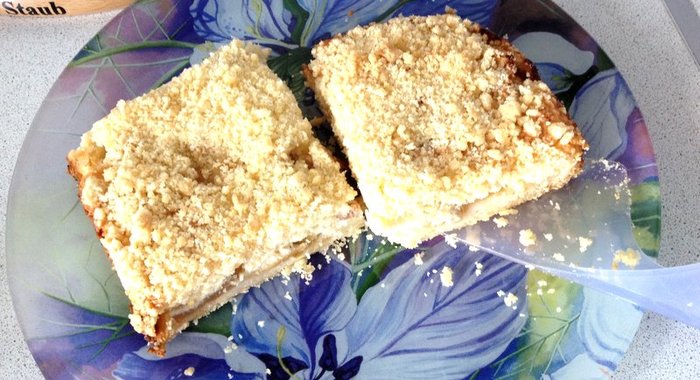 Песочный пирог с творогом и яблоками