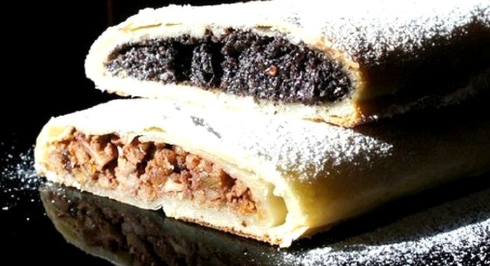 Штрудель из творожного теста с маком или яблокаи