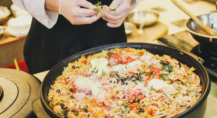 Шафрановая паэлья с дарами моря