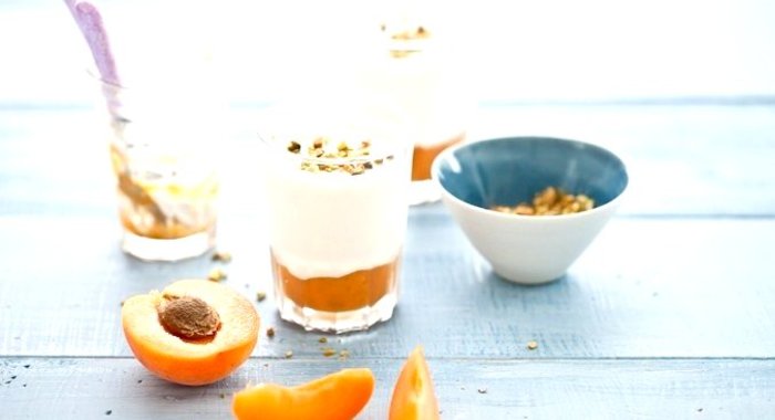 Панна-котта с абрикосами и медом