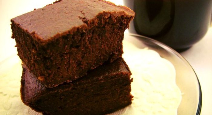 Легкий брауни с черносливом