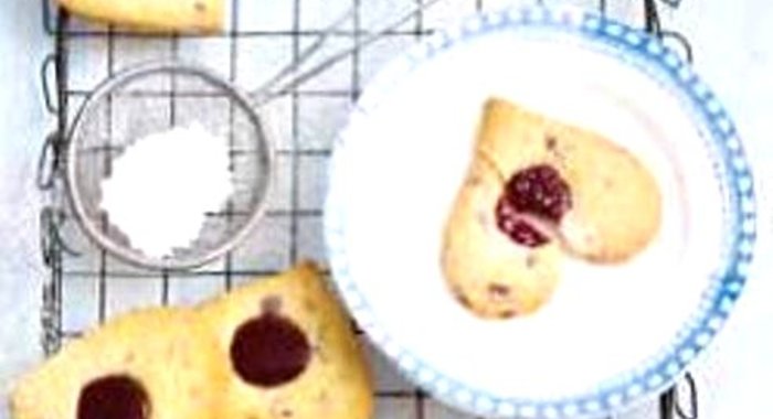 Песочные валентинки с вишней