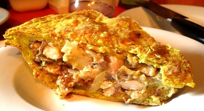 Пирог с лисичками и курицей