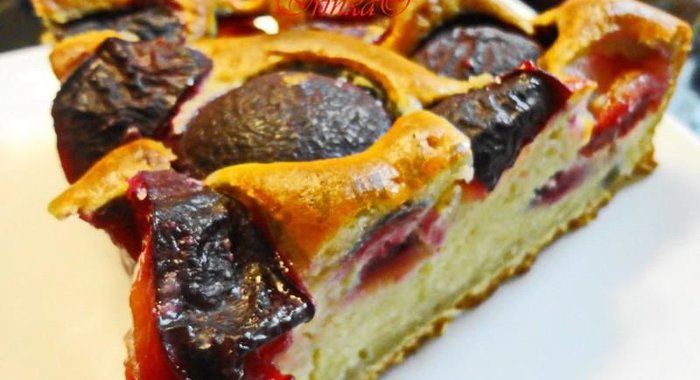 Сметанный пирог со сливами