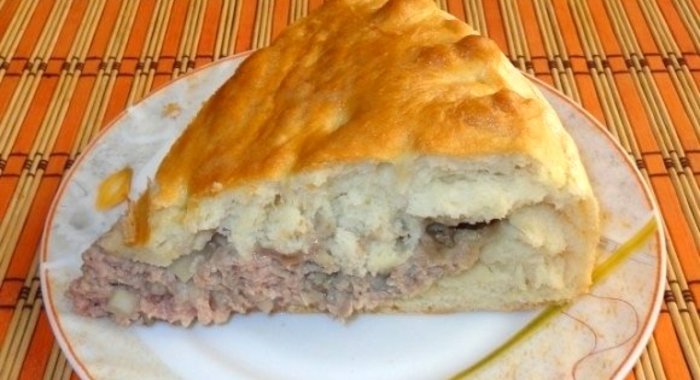 Дрожжевой пирог с мясом