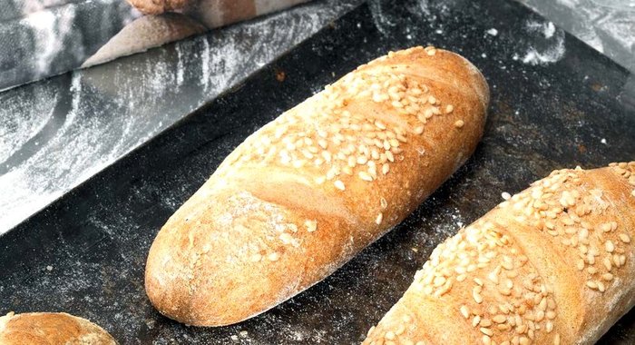 Багеты из семолины с кунжутом