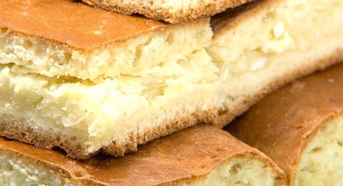 Капустный пирог с яйцами на сметанном тесте