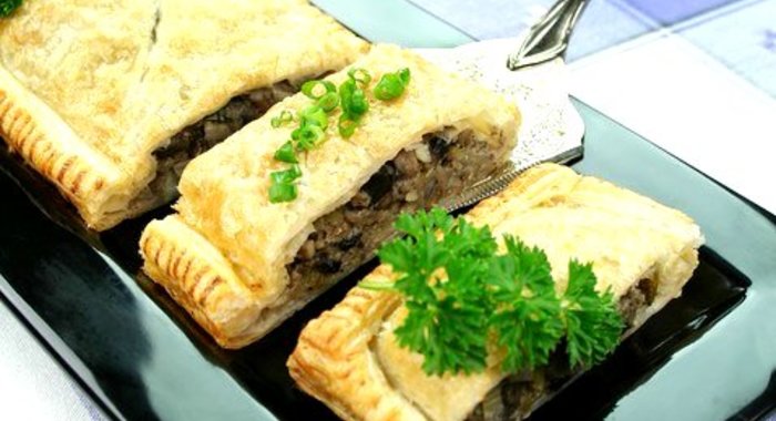 Штрудель с грибами и луком
