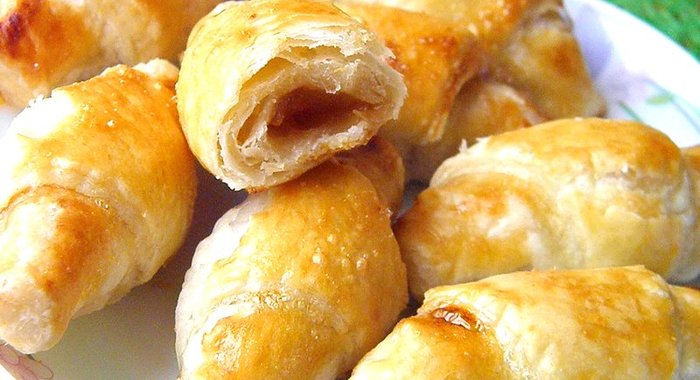 Рогалики из слоеного теста