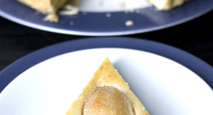 Тарт с грушей, творогом и ванилью