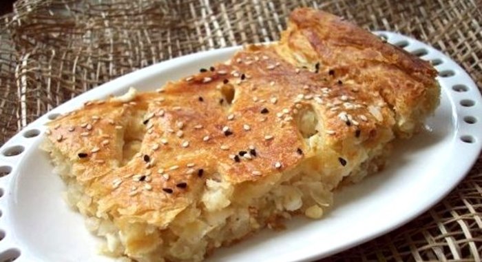 Слоеный пирог с капустой и яйцом