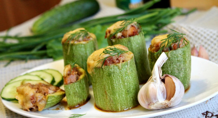 Овощные «башенки» с курицей и сыром