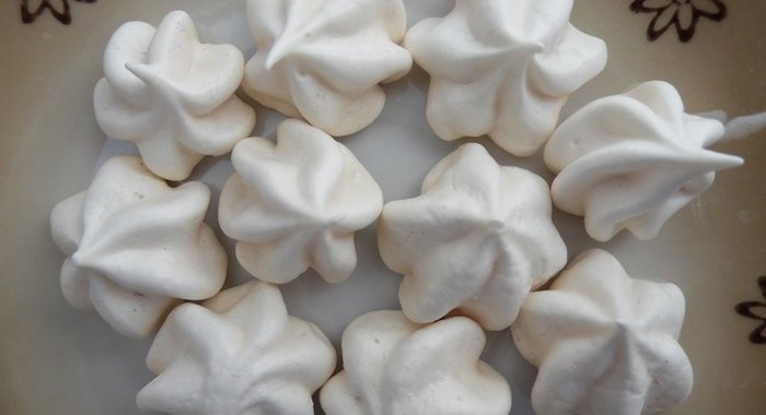 Слоеное кольцо с вареной сгущенкой