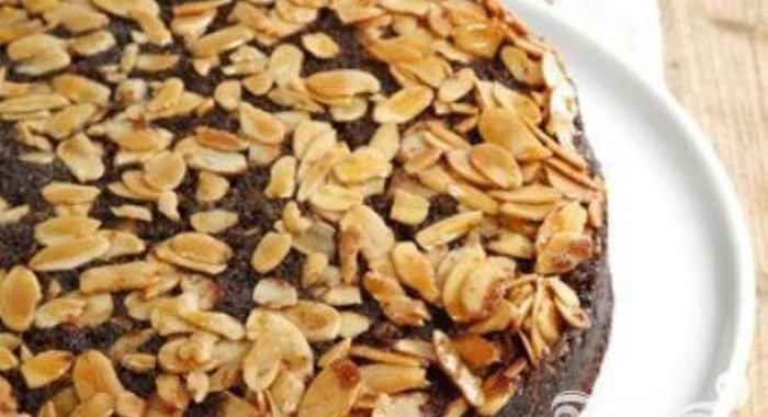 Шоколадный пирог с миндалем