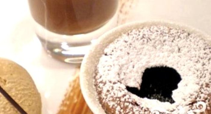 Теплый шоколадный пирог