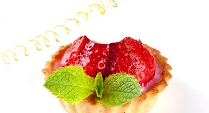 Корзиночки с творогом и клубникой