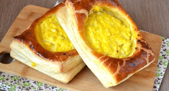 Ватрушки из слоеного бездрожжевого теста