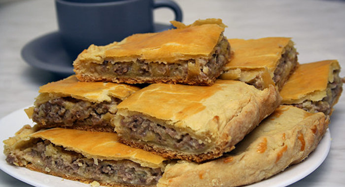 Пирог с сыром и мясом