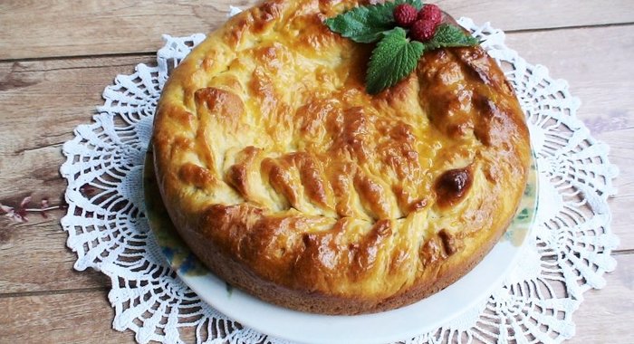 Пирог с ревенем, малиной и белым шоколадом