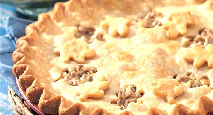 Пирог с мясом и грибами