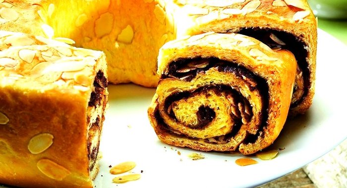 Дрожжевая косичка с нугой