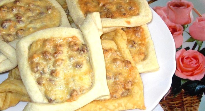 Ватрушки из слоеного теста