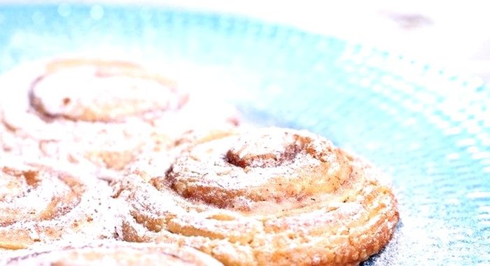 Булочки с корицей из готового дрожжевого теста