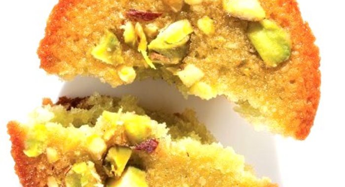 Фисташковые финансье с коричневым сахаром