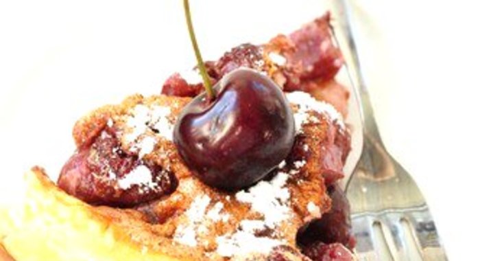 Пирог с вишней и миндалем