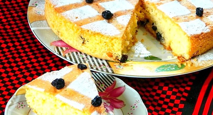 Смородиновый пирог с кусочками манго