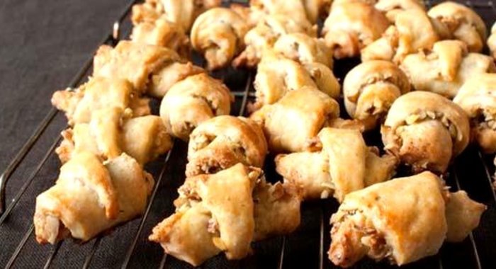 Рогалики творожные с орехами