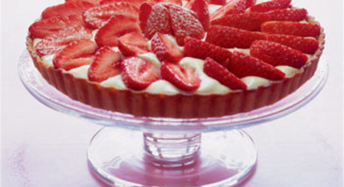 Песочный пирог с клубникой