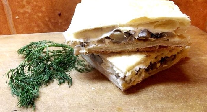 Быстрый пирог с грибами и сыром
