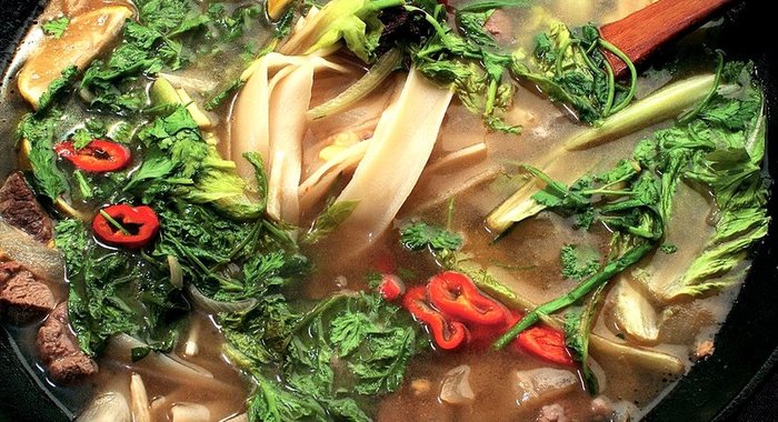 Суп с рисовой лапшой и бараниной