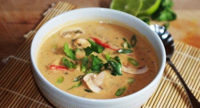 Куриный суп на кокосовом молоке