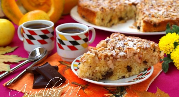 Тыквенно-яблочный пирог с грецкими орехами и шоколадом