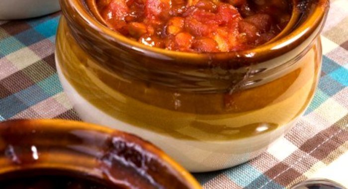 Ассорти мясное с фасолью