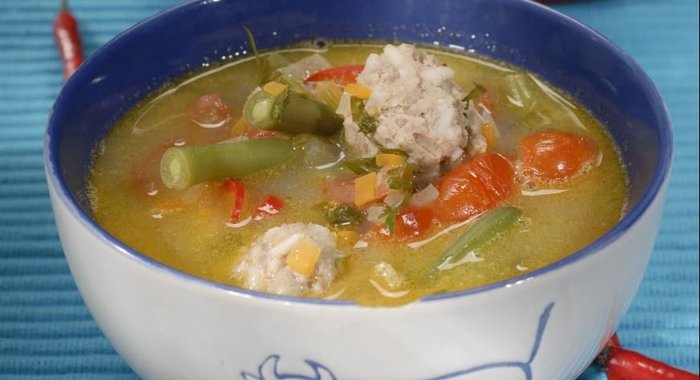 Суп с фрикадельками по-испански