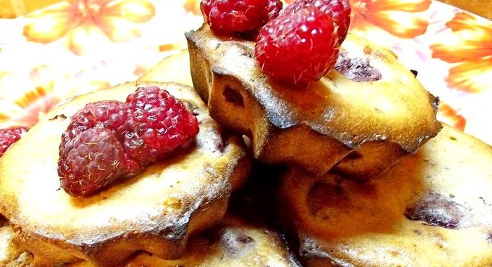 Плюшки с малиной