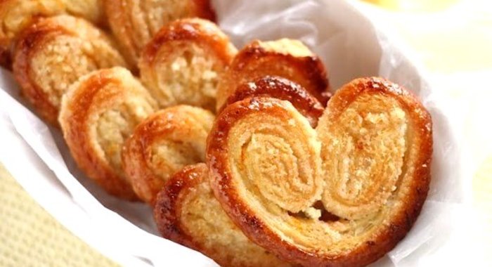 Слоеные ушки с сахаром