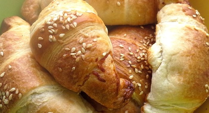 Круассаны с ветчиной и сыром