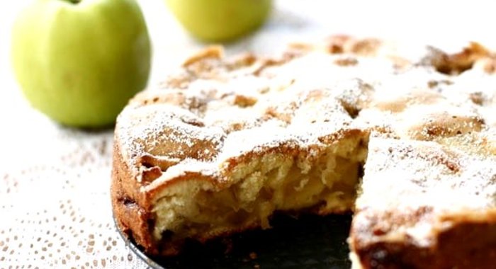 Простой пирог с яблоками